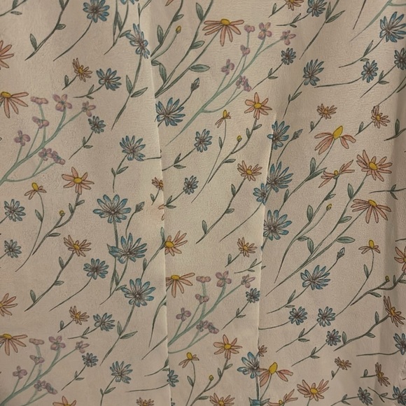 Violet + Claire women’s M. White & blues, pinks, yellows, & greens Floral Blouse - Picture 7 of 12